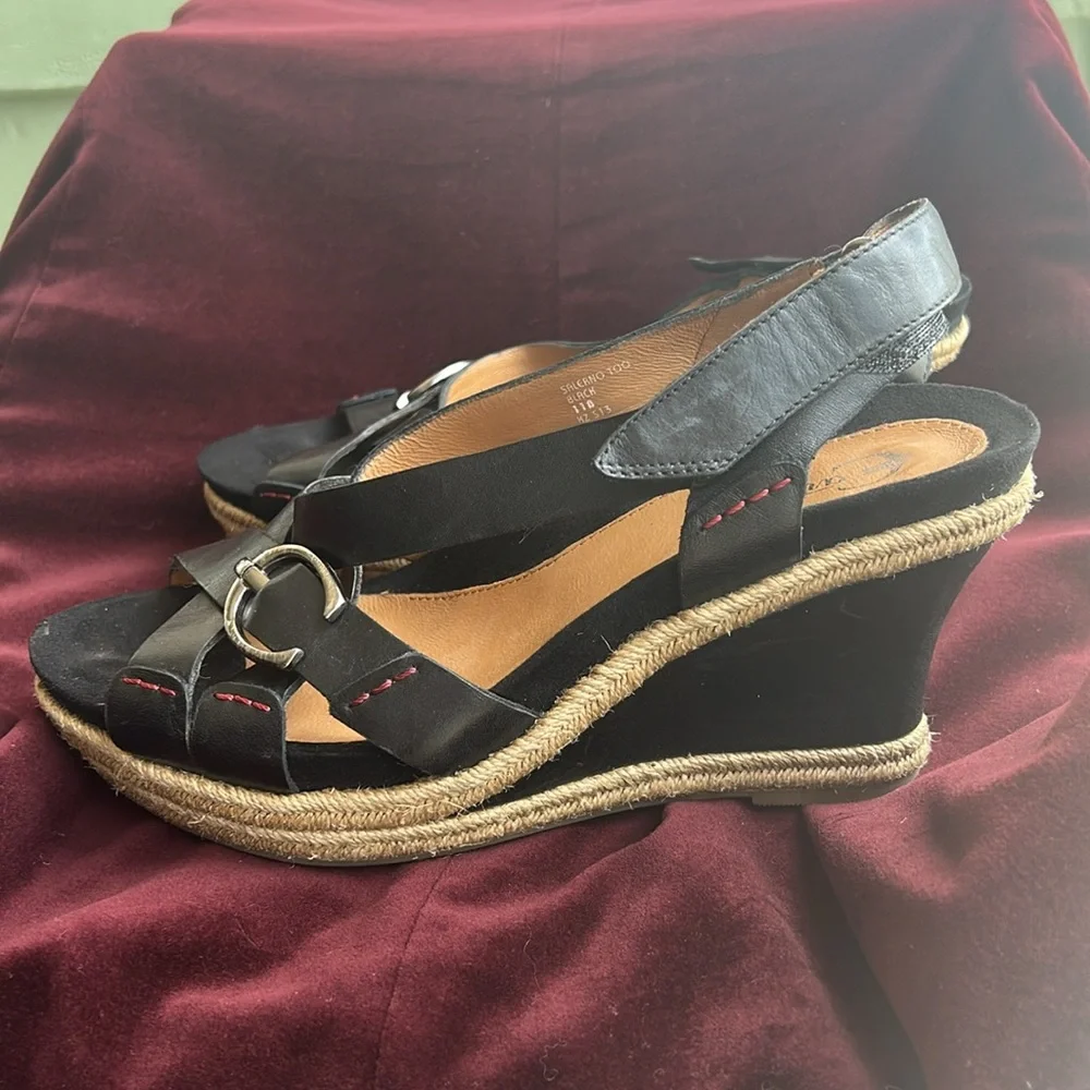 NWOT Earthies Black Wedge Sandals with Cross Straps and Platform Heel